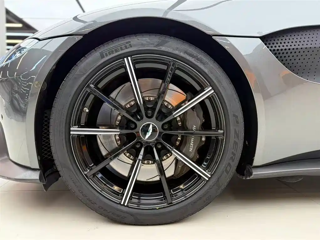 Aston Martin V8 Vantage 2019 2018 4.0T V8 Coupe