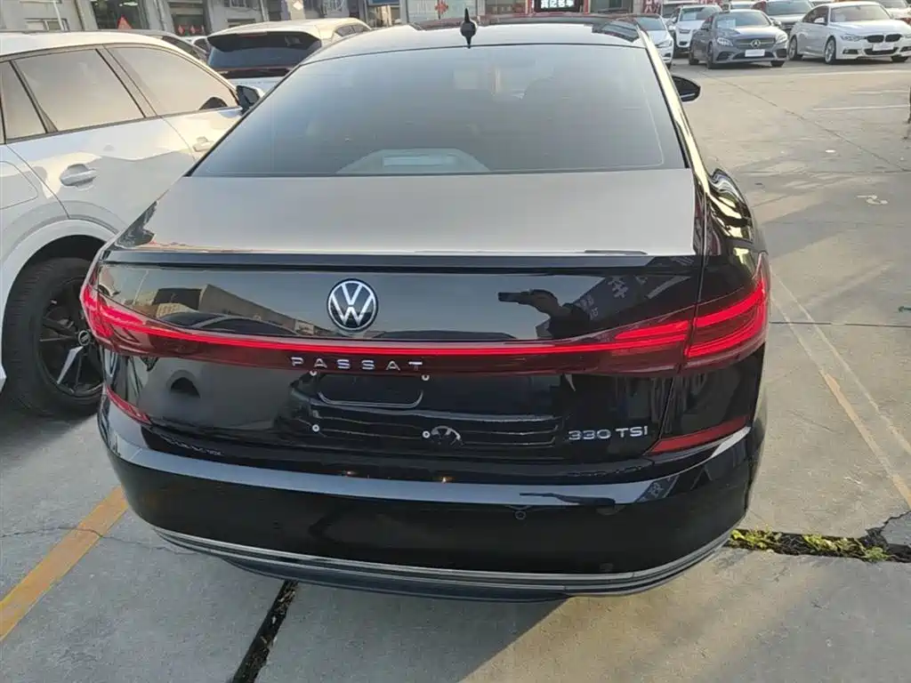 Volkswagen Passat 2022 330TSI Luxury Edition фото 6