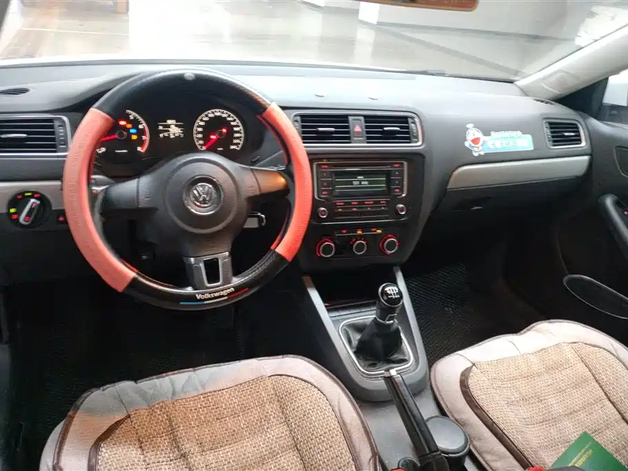 Volkswagen Sagitar 2014 1.6L Manual Comfort фото 12