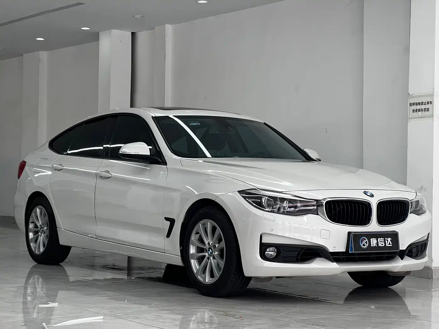 BMW 3 Series GT 2017 320i Fashion фото 3