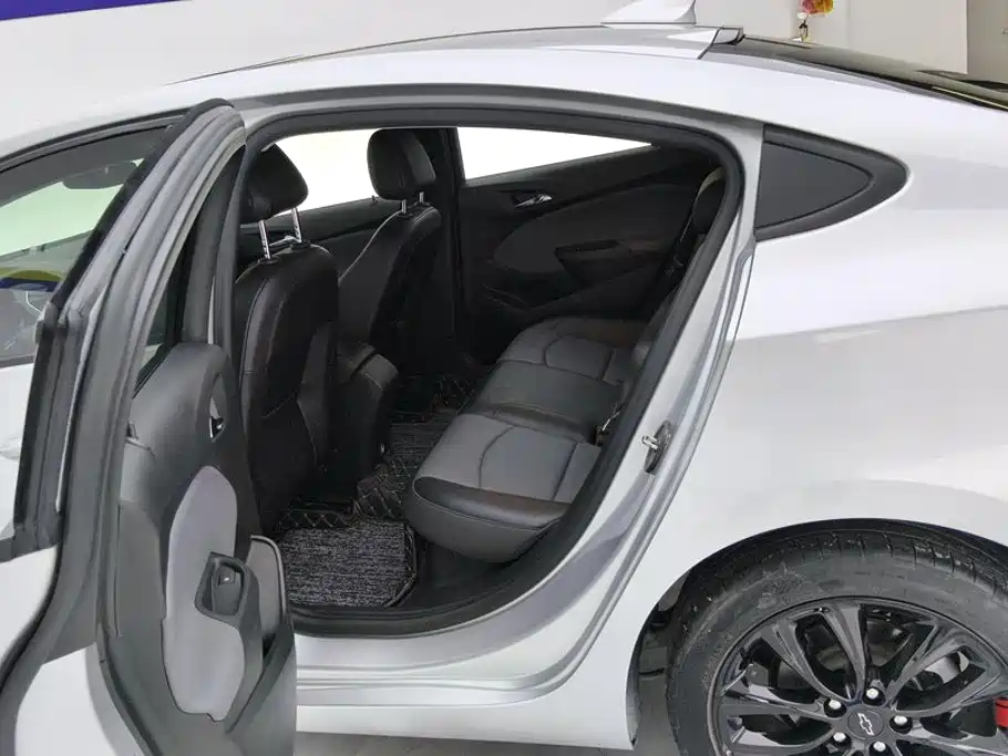 Chevrolet Cruze 2019 2018 Redline 330T Dual-Clutch Leading Edition