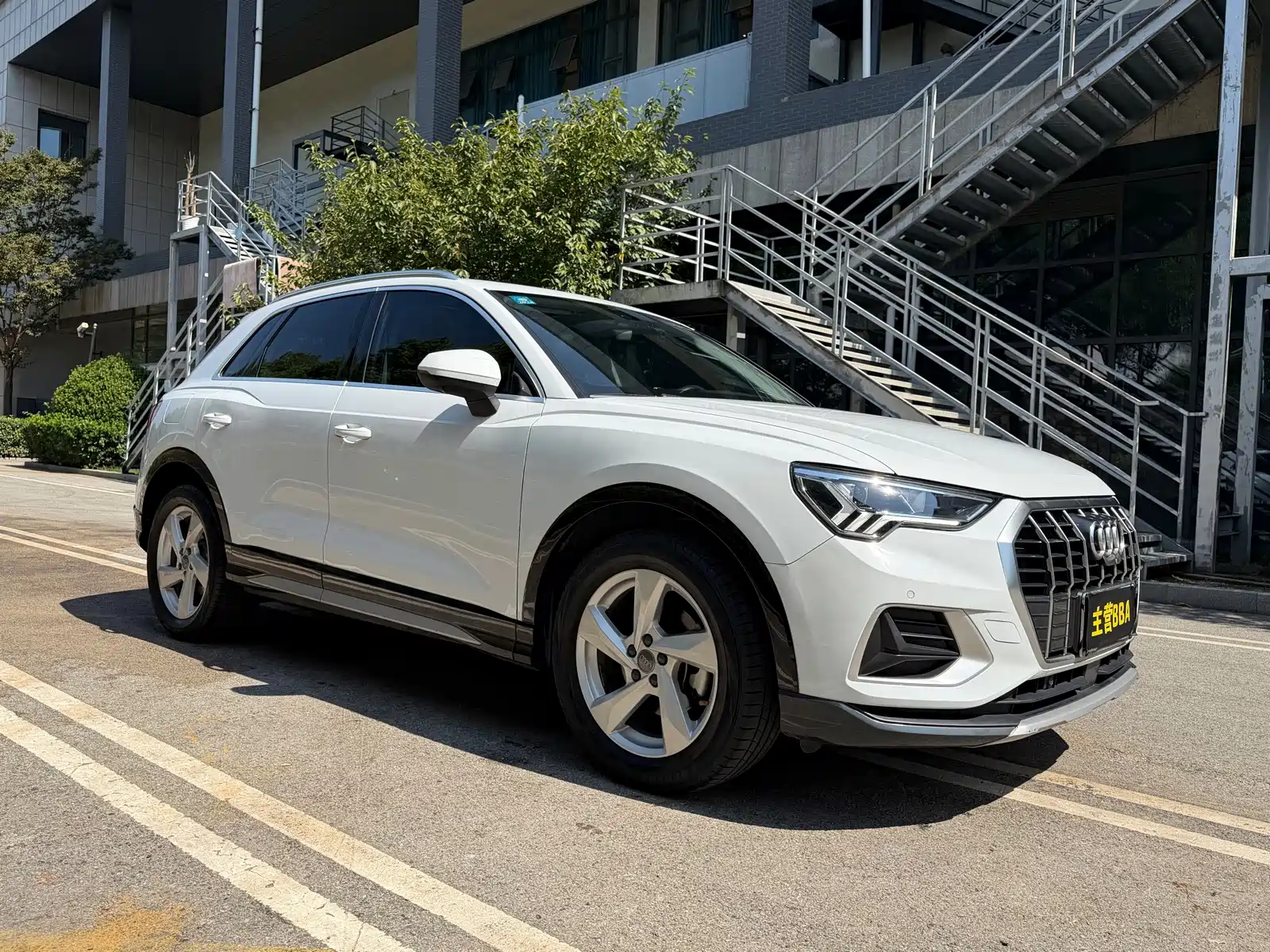 Photo 3 - Audi Q3