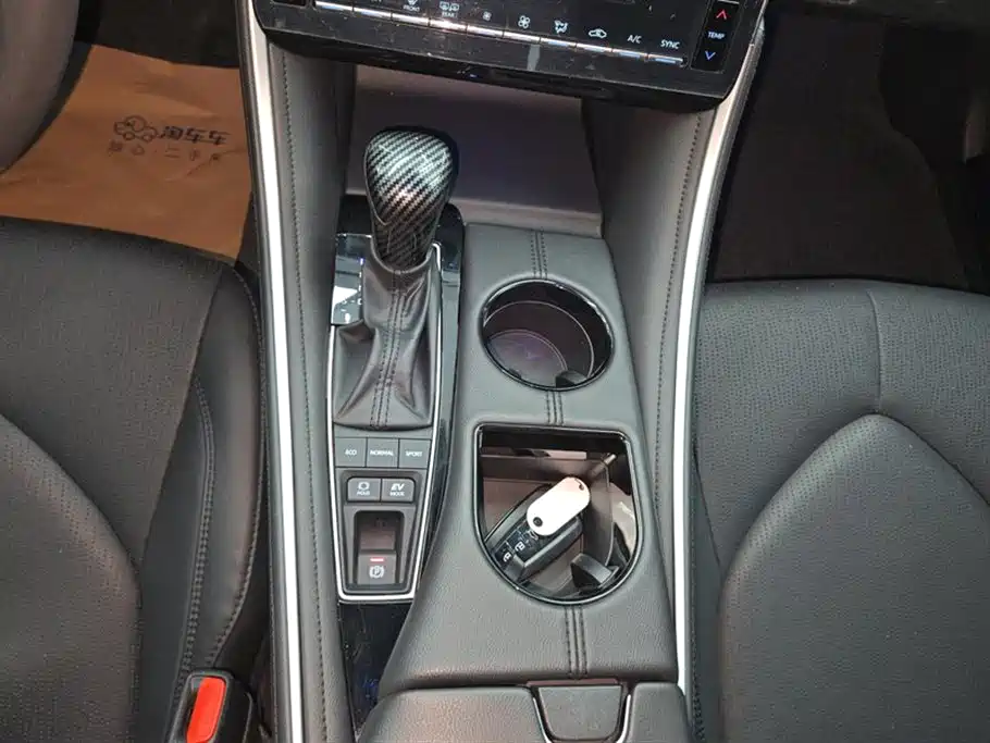 Toyota Avalon 2023 Hybrid 2.5L Luxury Edition фото 16