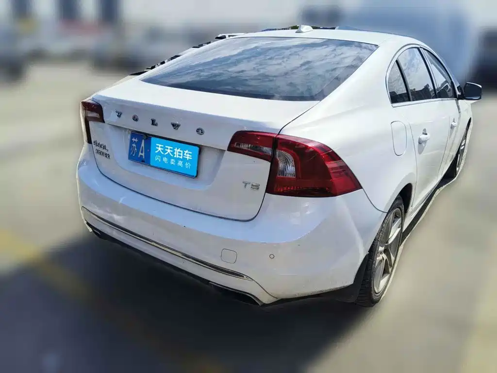 Фото 2 - Volvo S60