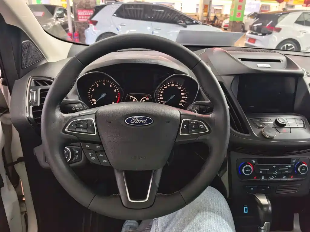 Фото 4 - Ford Kuga