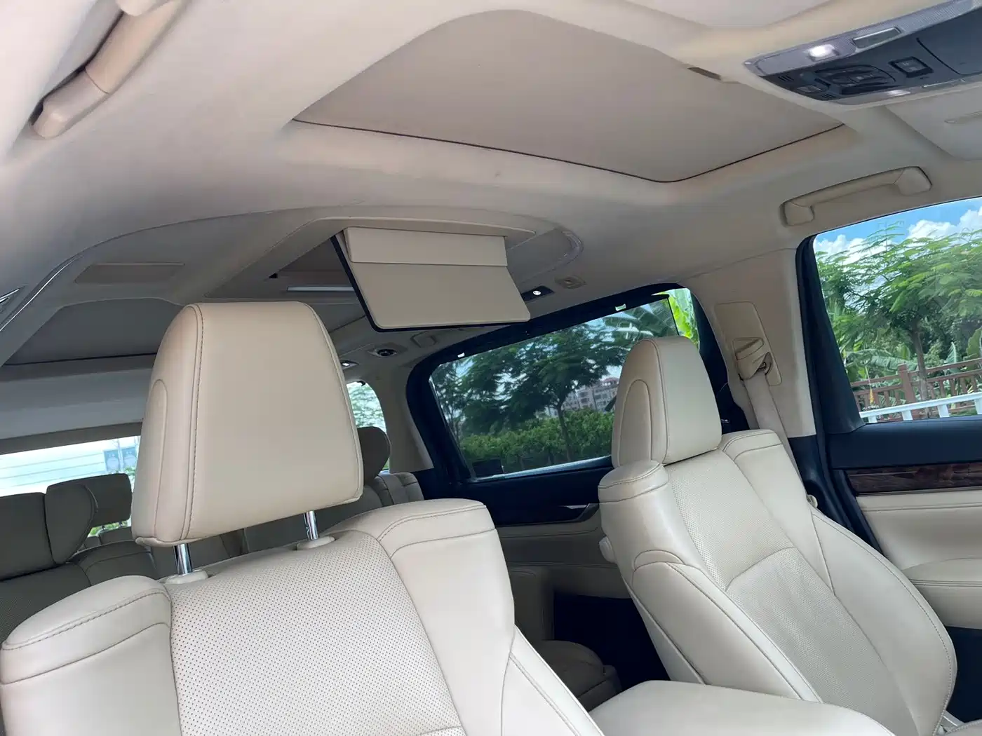 Toyota Alphard 2021 Hybrid 2.5L Luxury фото 9