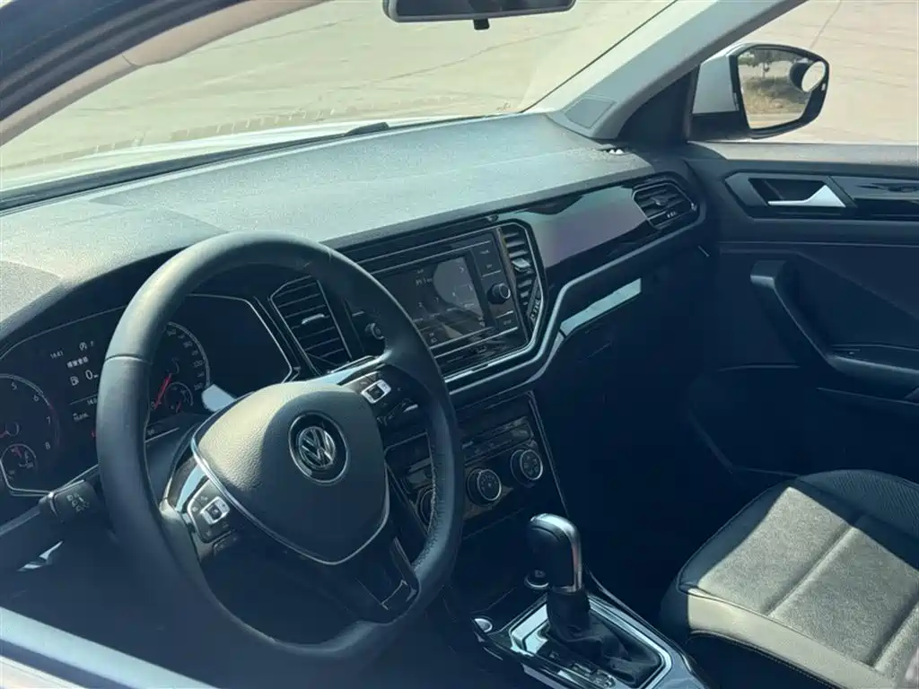 Volkswagen T-ROC 2018 280TSI DSG 2WD Comfort (China V) фото 5