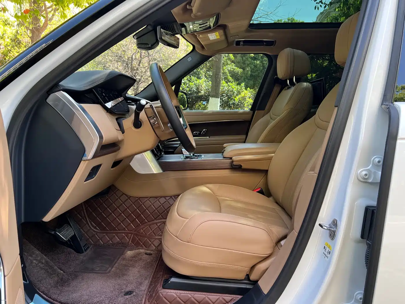 Land Rover Range Rover 2024 3.0 L6 400PS Genesis Extended фото 10