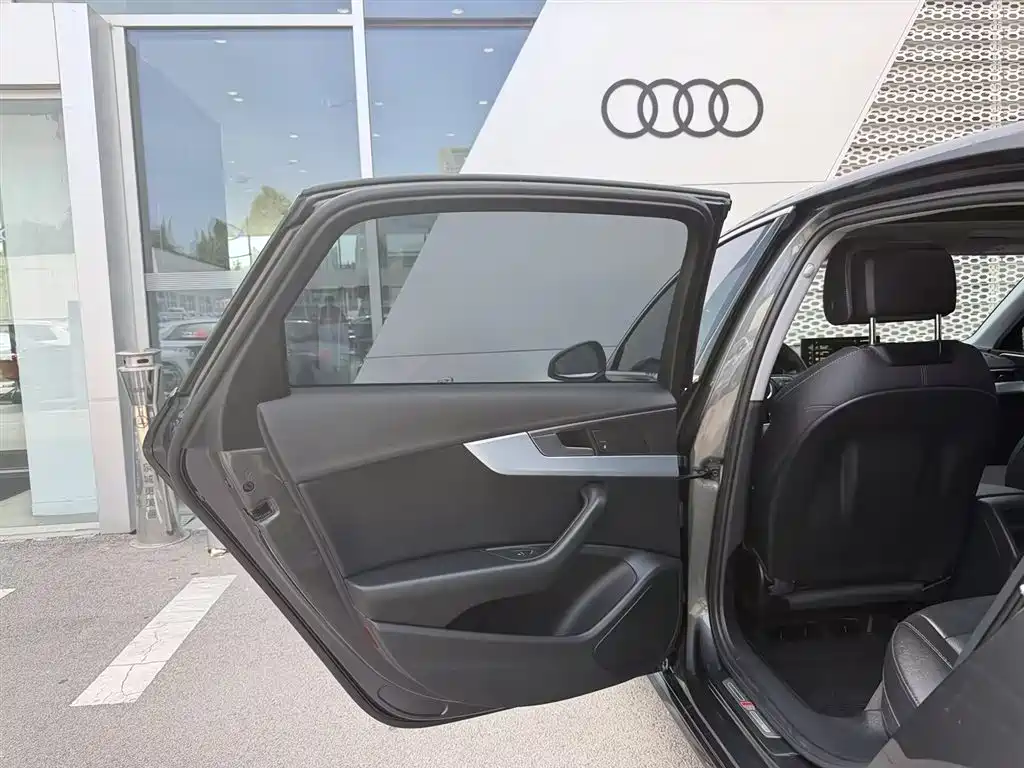 Audi A4L 2020 40 TFSI Fashion Dynamic Edition фото 18