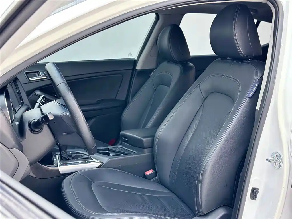 Kia K5 2011 2.0L Automatic DLX фото 20
