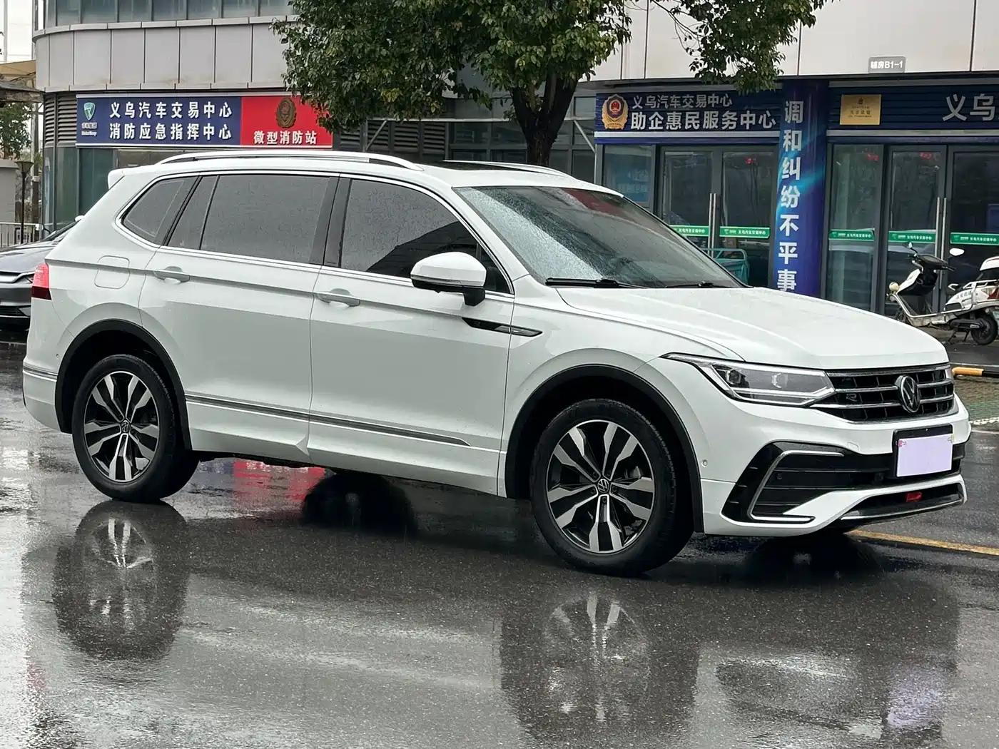 Volkswagen Tiguan L 2023 330TSI Auto 2WD R-Line Premium Edition фото 3