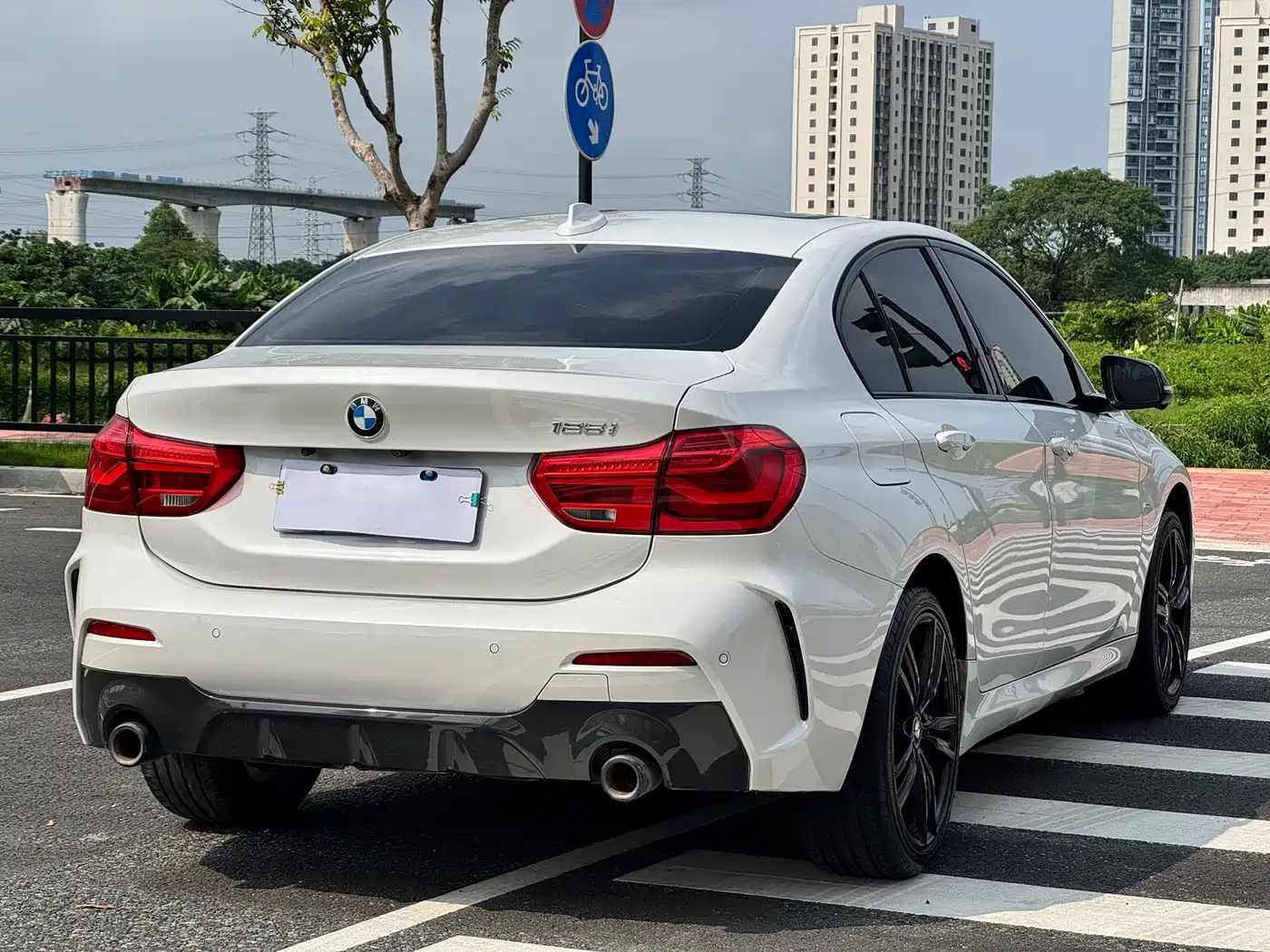 BMW 1 Series 2021 125i M Sport Black Night Edition фото 12