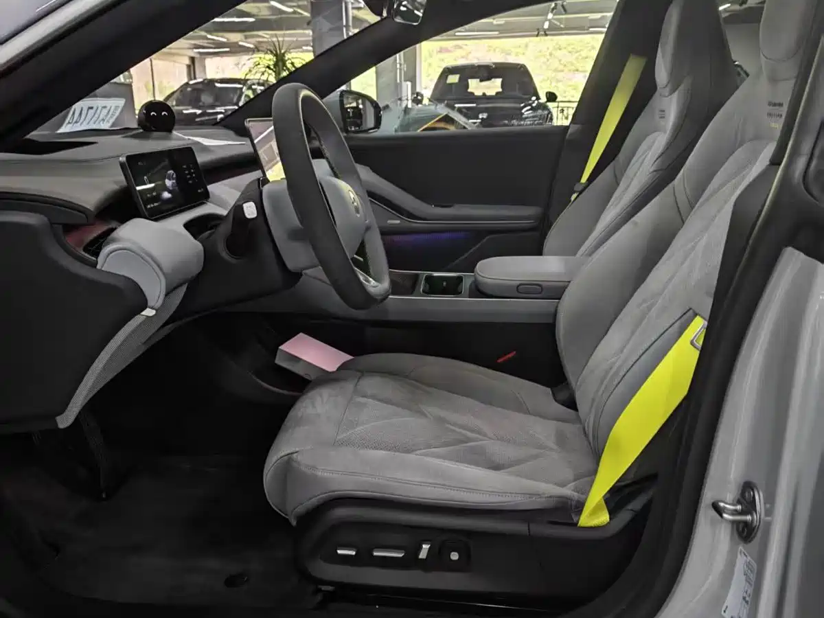 NIO ET5T 2025 Champion Commemorative Edition 100kWh Touring фото 3