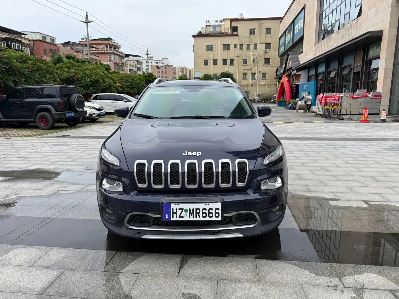 Photo 2 - Jeep Cherokee