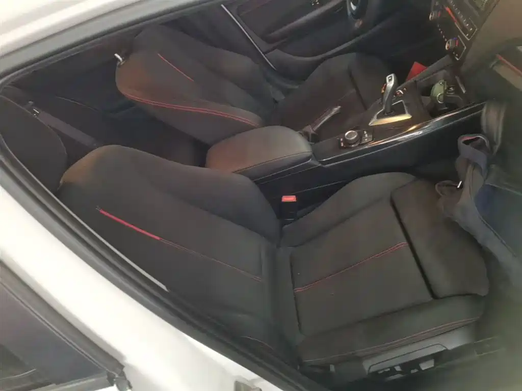 BMW 1 Series (Import) 2013 Facelift 118i Sport Model фото 25