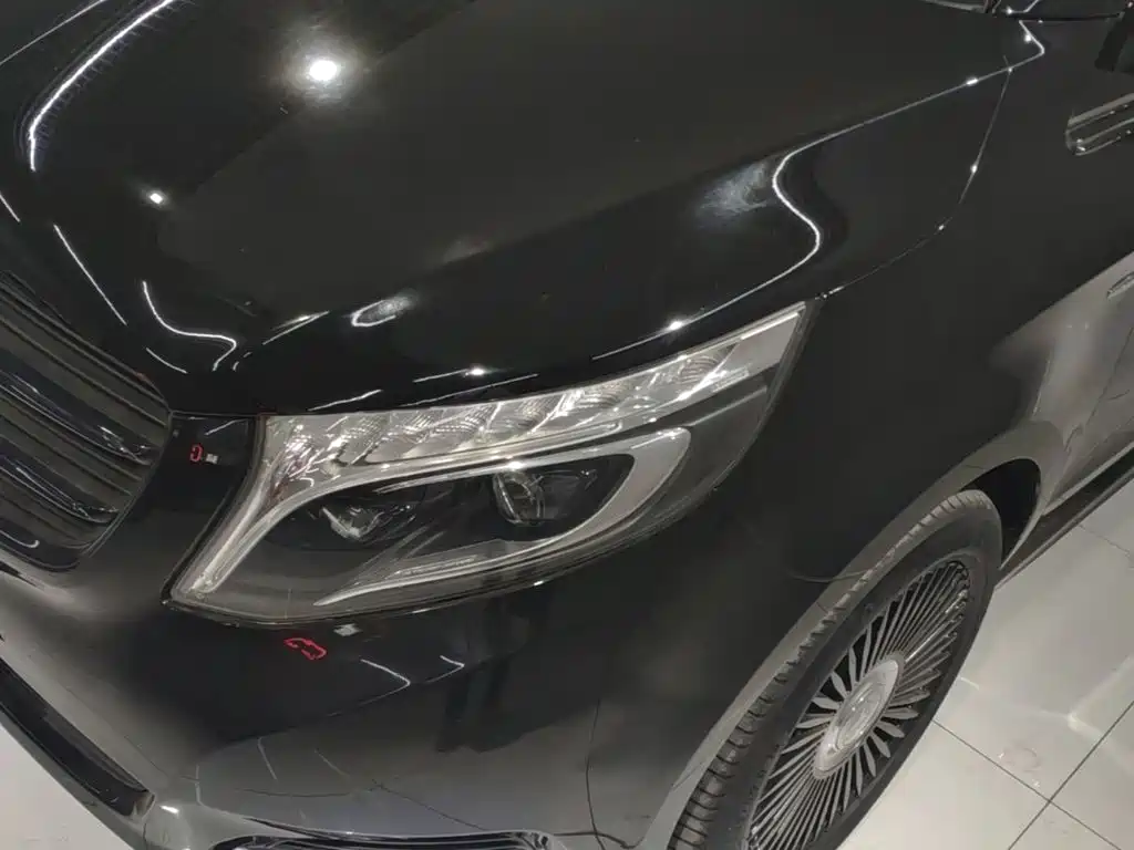Фото 24 - Mercedes-Benz V-Class