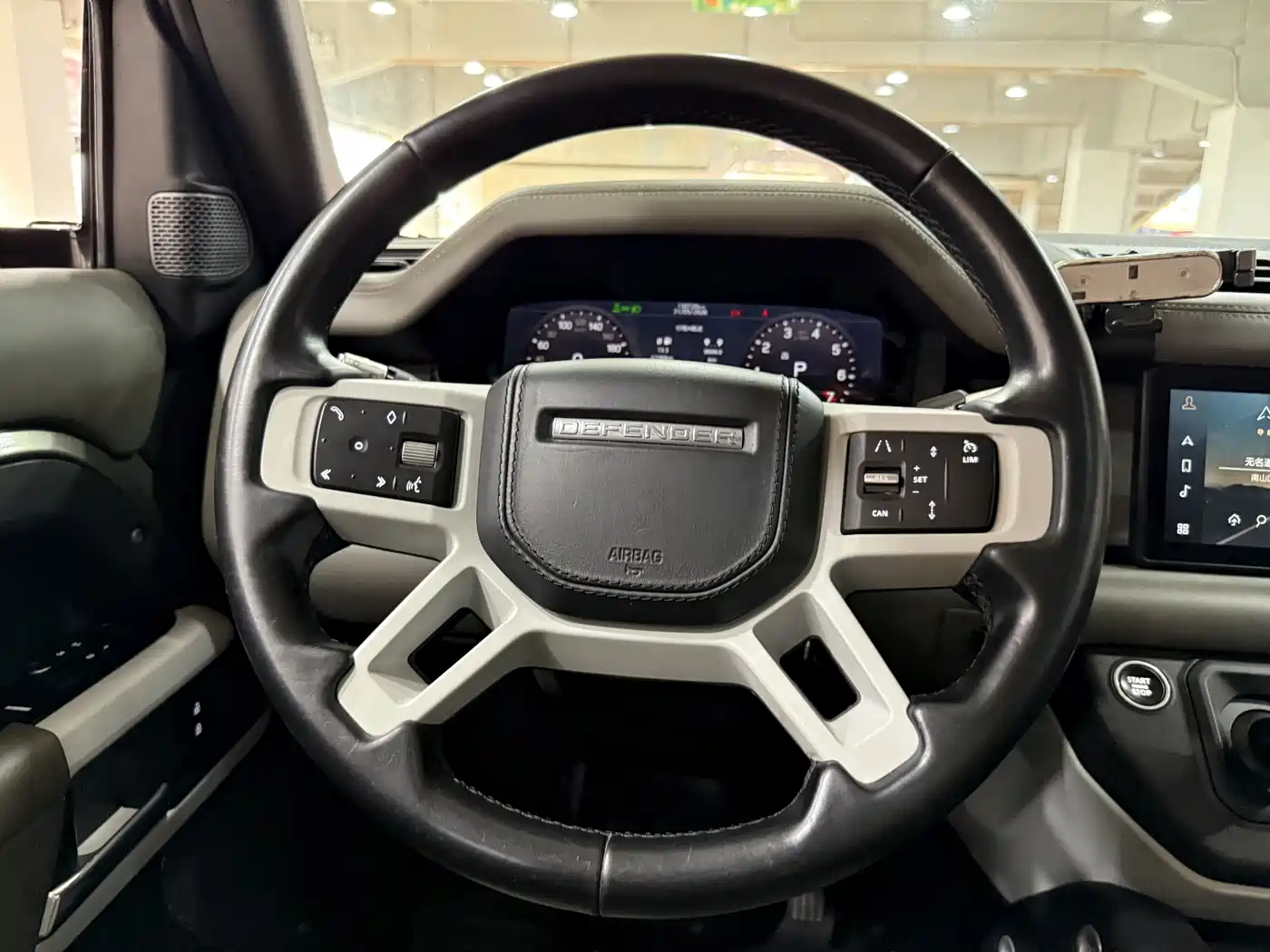 Land Rover Defender 2020 Model 110 P400 HSE фото 9