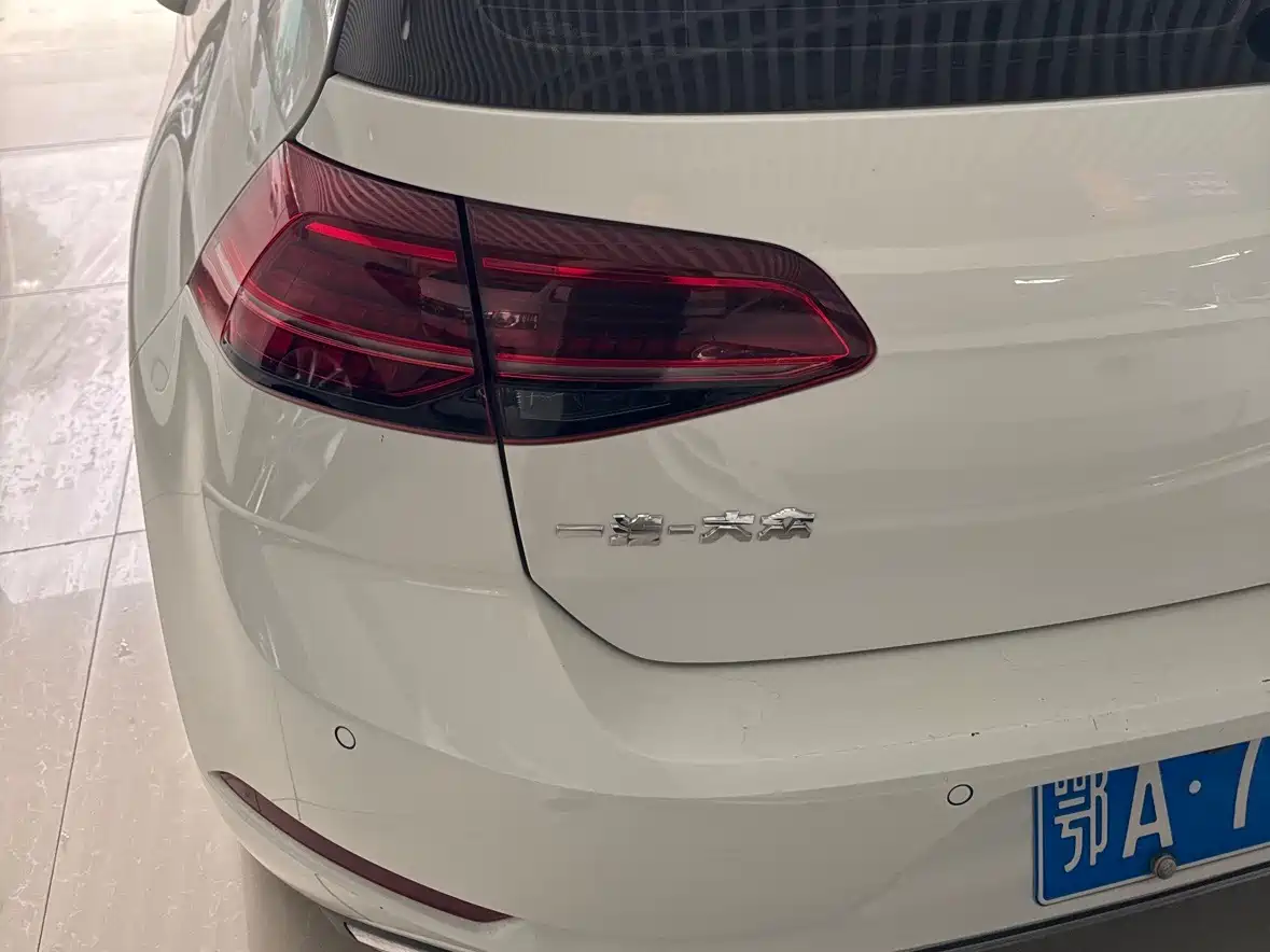 Volkswagen Golf 2018 230TSI Automatic Luxury фото 6