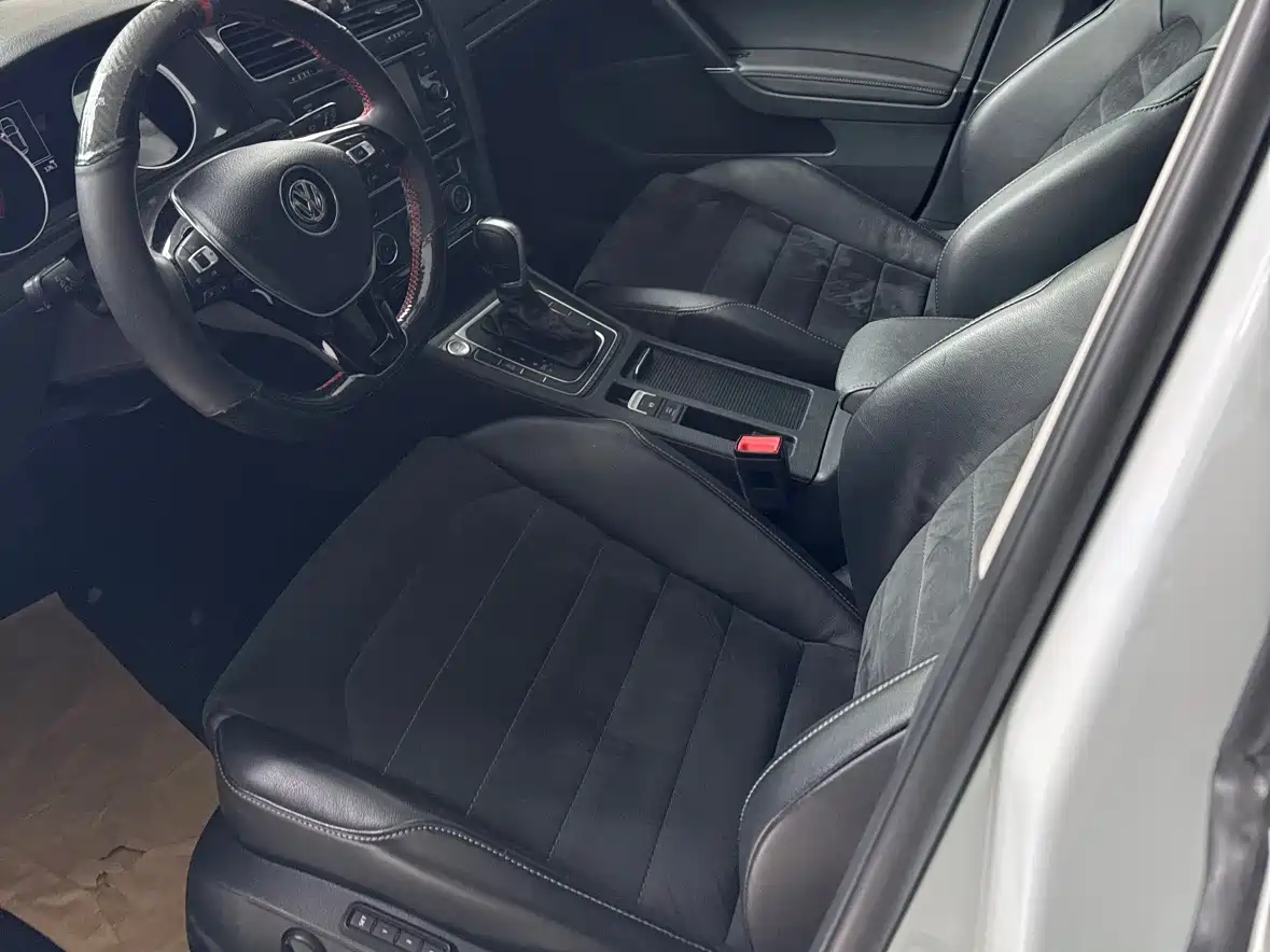 Volkswagen Golf 2018 230TSI Automatic Luxury фото 9