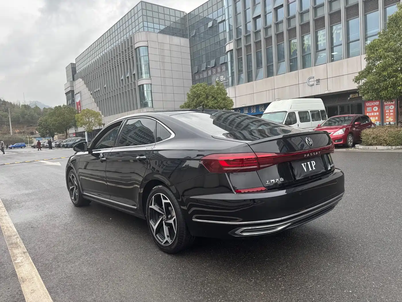 Volkswagen Passat 2023 Facelift 330TSI Starlight Elite Edition фото 6