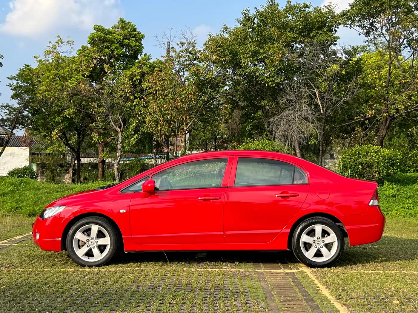 CIIMO CIIMO 2013 2012 1.8L Automatic
