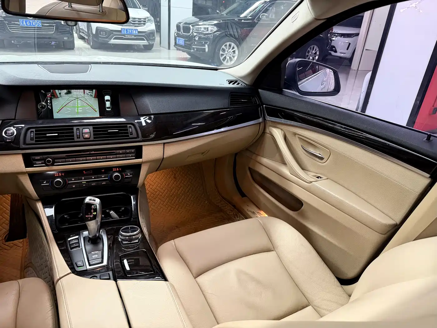 BMW 5 Series 2014 525Li Luxury Design Package фото 18