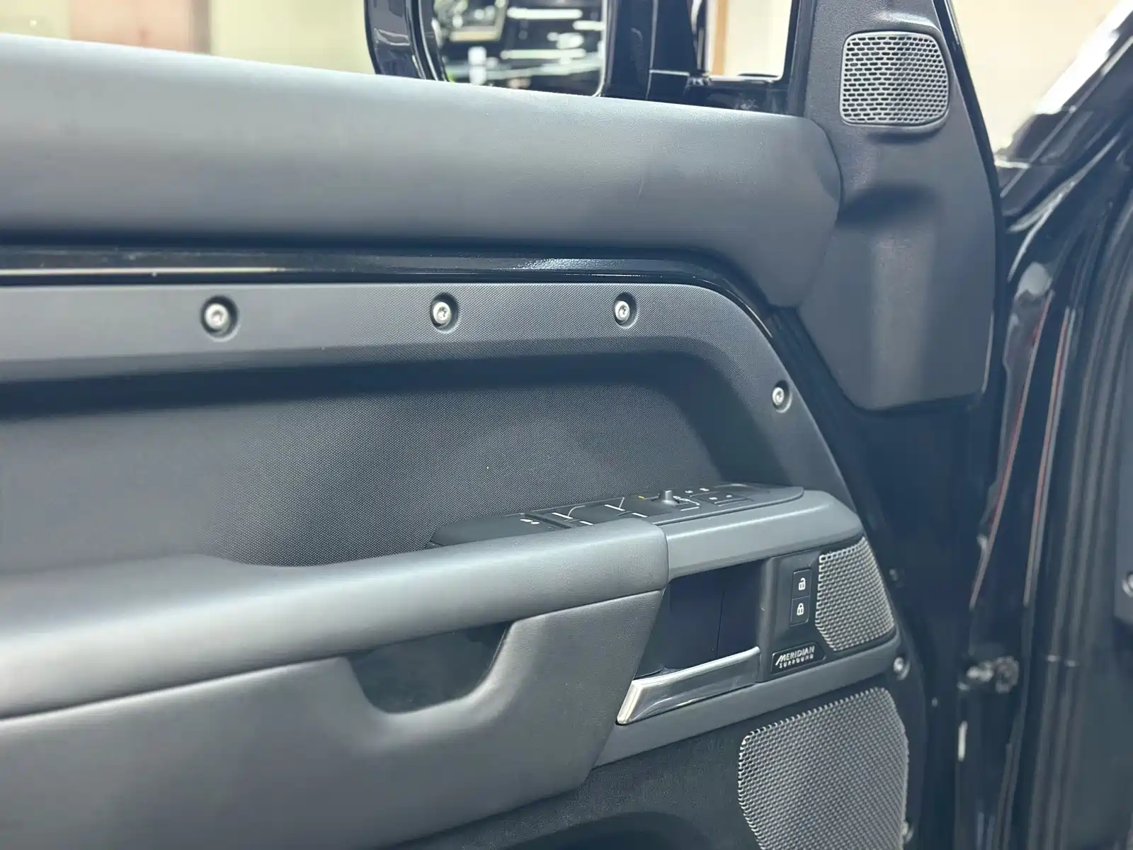 Photo 5 - Land Rover Defender