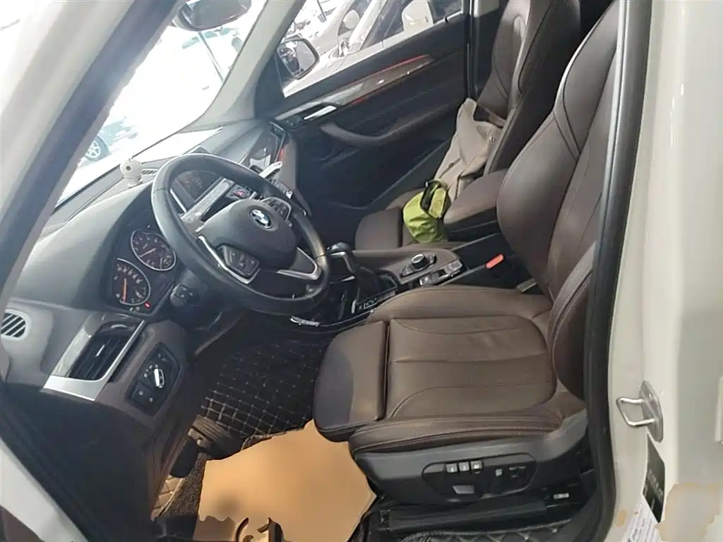 BMW X1 2018 sDrive18Li Premium Model фото 15