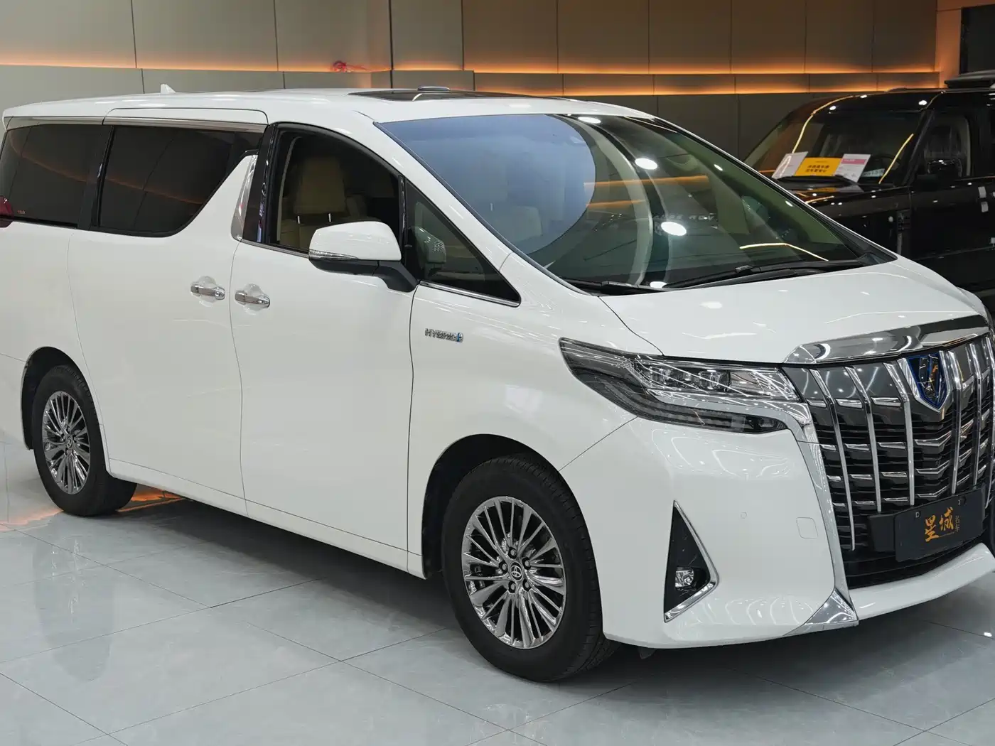 Toyota Alphard 2021 Hybrid 2.5L Luxury фото 3
