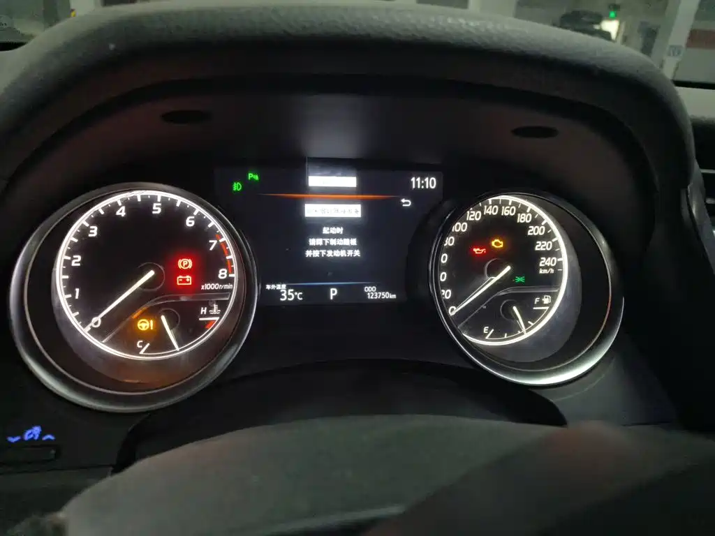 Фото 7 - Toyota Camry
