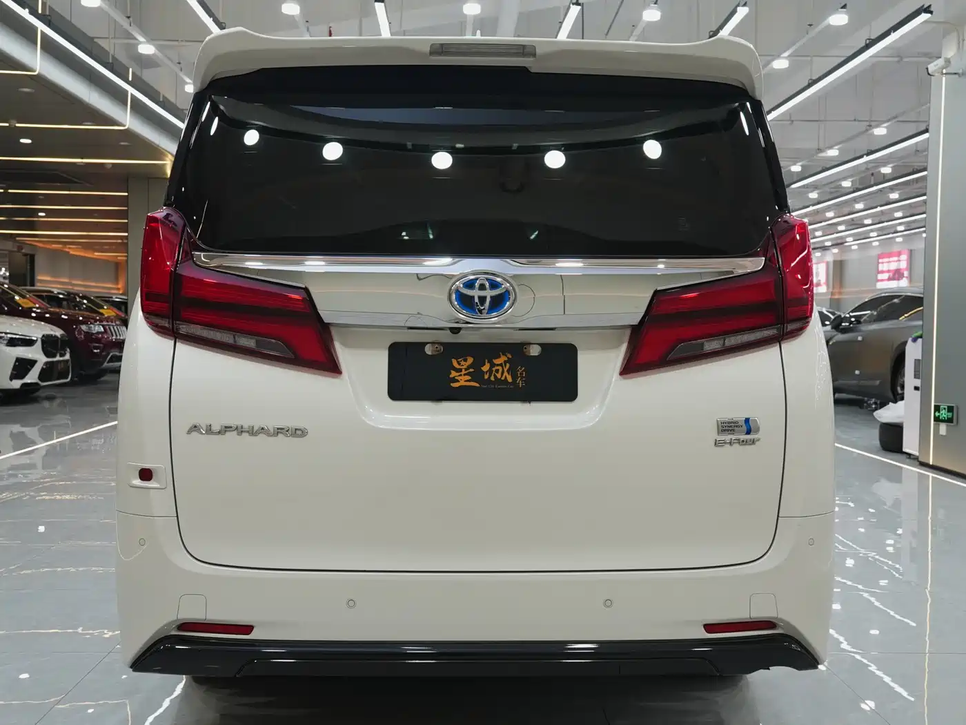 Toyota Alphard 2021 Hybrid 2.5L Luxury фото 8