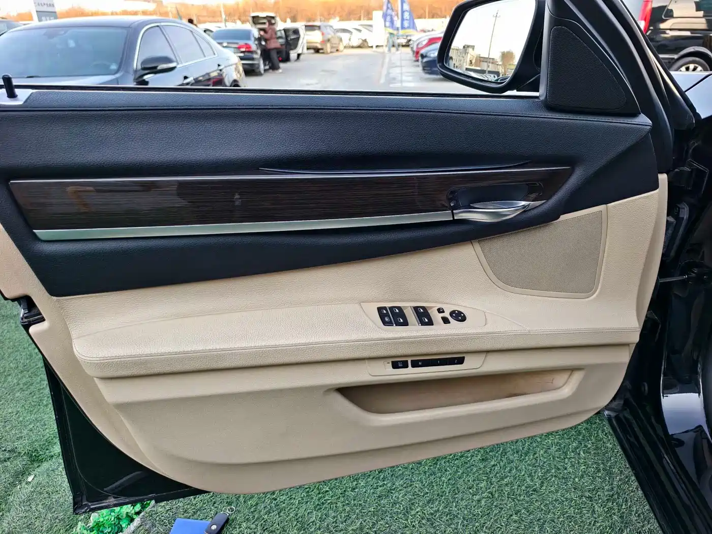 BMW 7 Series 2009 Model 740Li Leading Edition фото 7