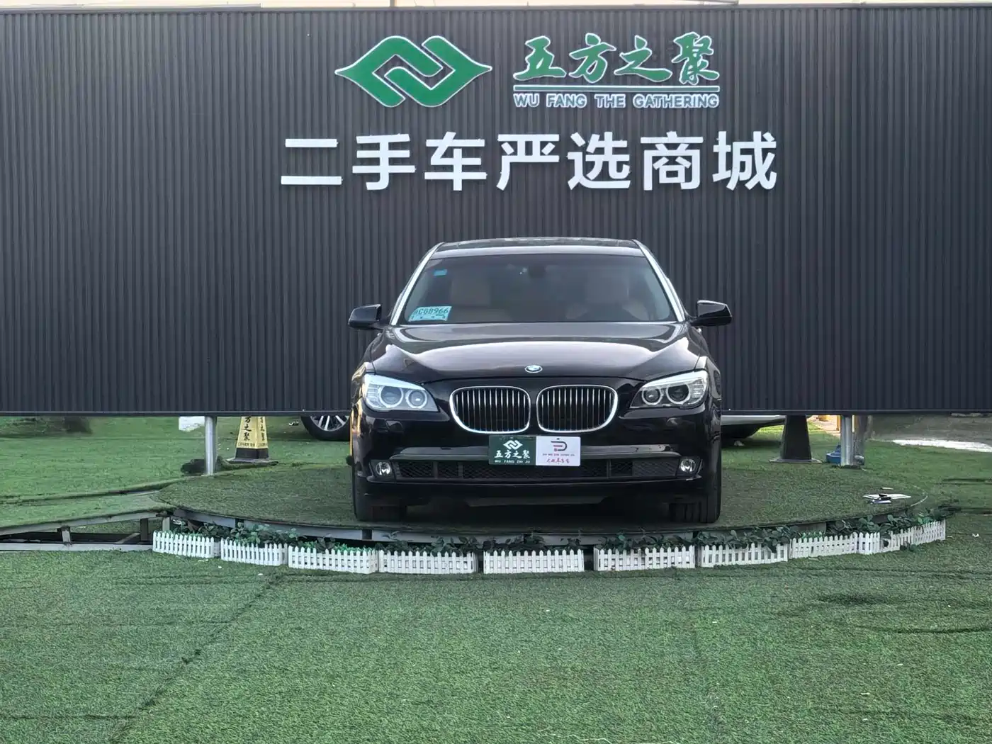 BMW 7 Series 2009 Model 740Li Leading Edition фото 2