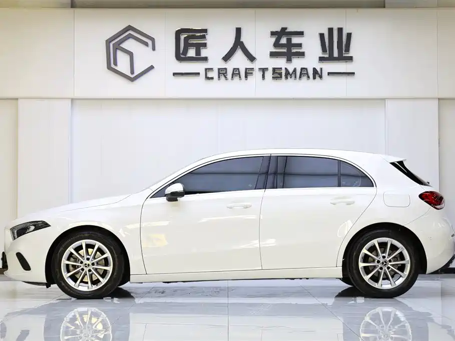 Mercedes-Benz A-Class (Import) 2019 A 200 Fashion Version фото 4