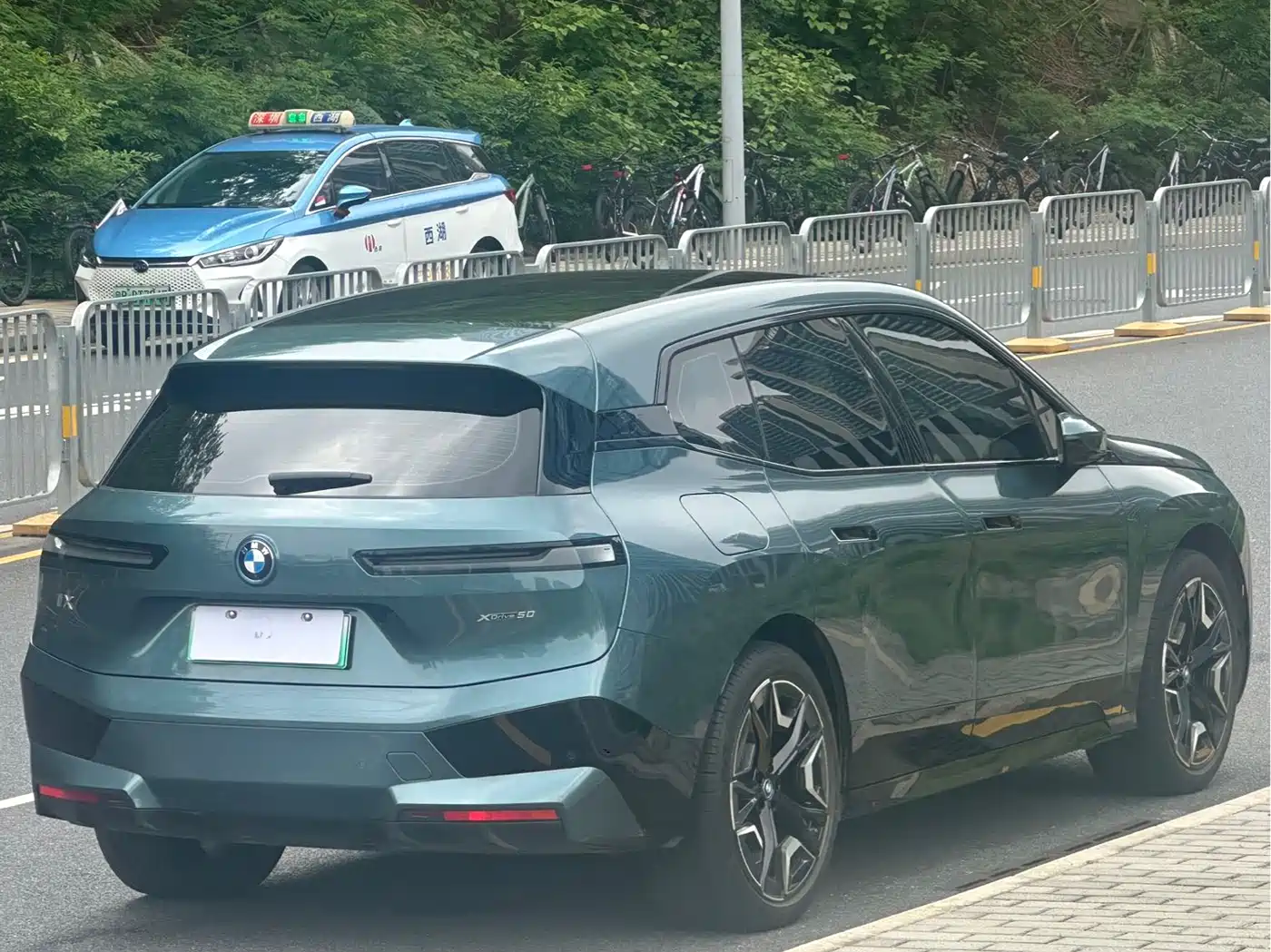 BMW iX 2023 xDrive50 фото 11