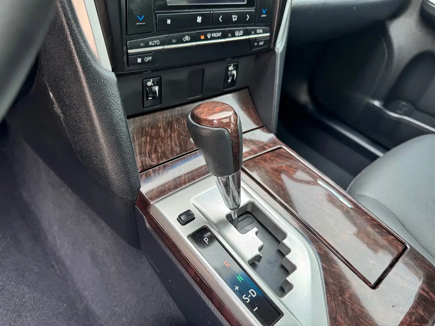 Toyota Camry 2015 2.0G Leading Edition фото 14