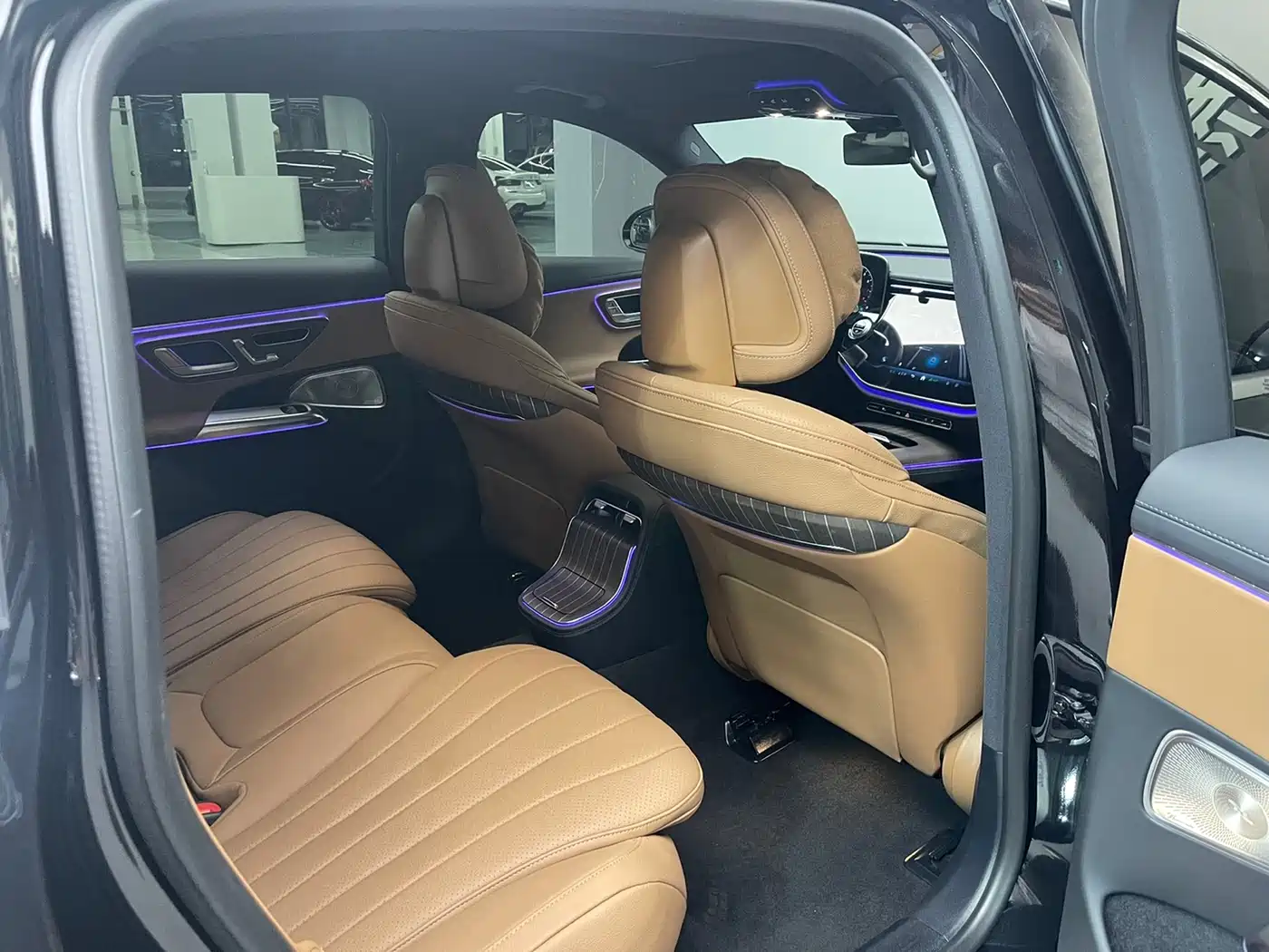 Mercedes-Benz E-Class 2024 Model E 300 L Luxury фото 12