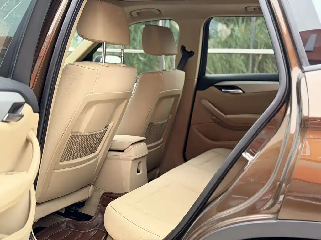 BMW X1 2013 2012 sDrive20i Leading Model