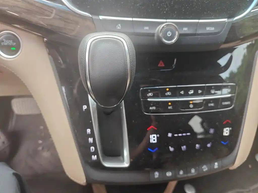 Buick GL8 2017 ES 28T Flagship China V фото 7