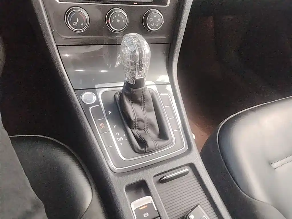 Volkswagen Golf 2020 Beloved Edition 280TSI DSG Comfort фото 14
