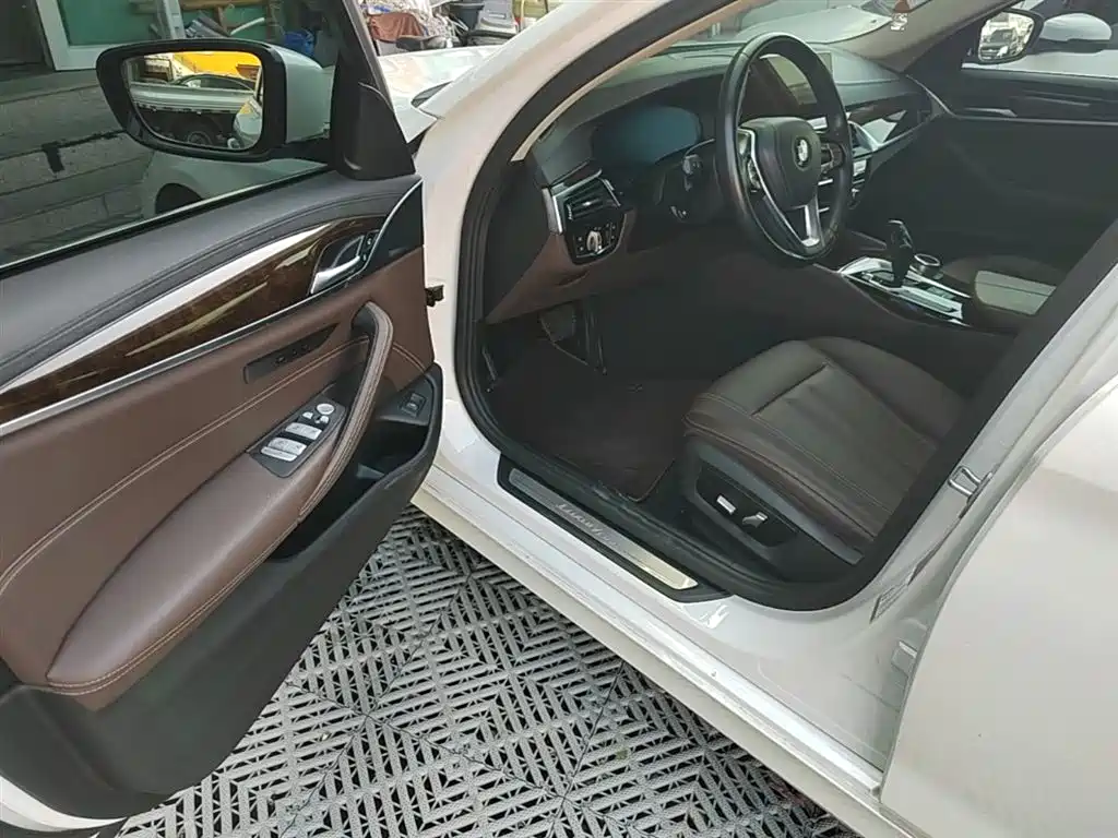 BMW 5 Series 2019 525Li Luxury Package фото 16