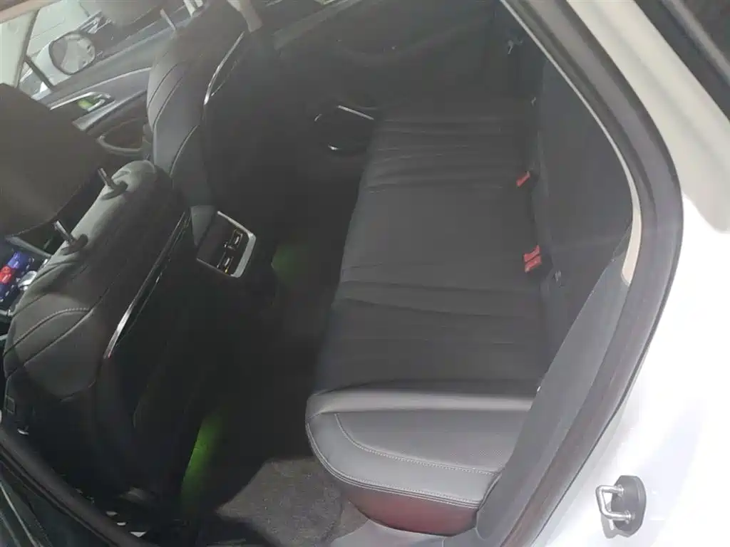 Hongqi H5 2023 2.0T Auto Smart Connect Flag Enjoy фото 17