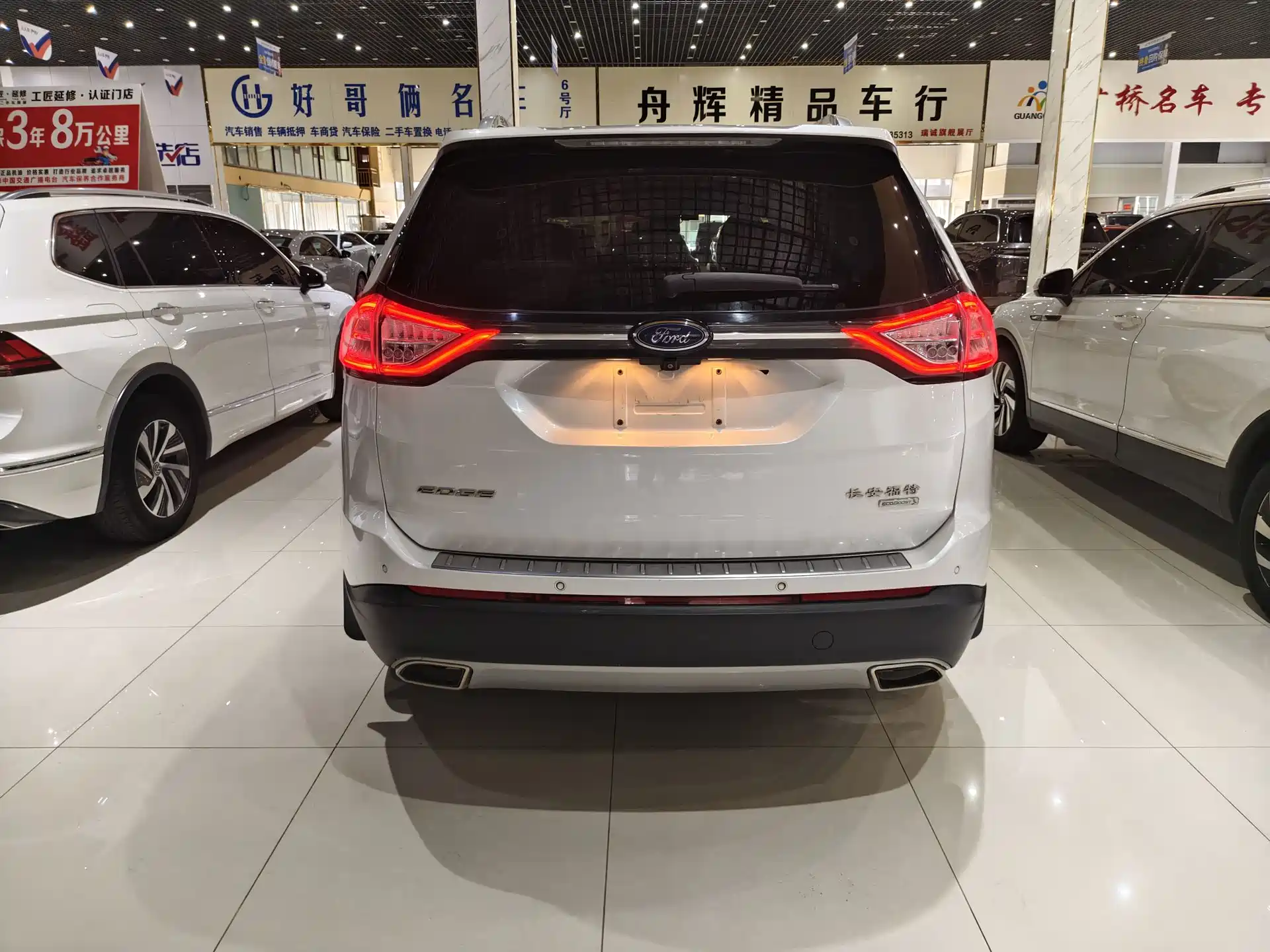 Фото 15 - Ford Edge