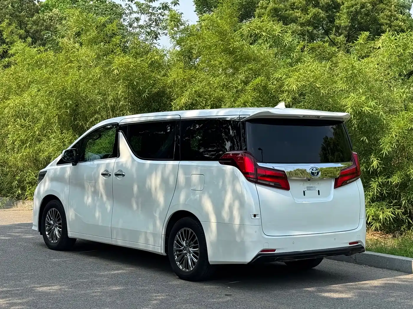 Toyota Alphard 2021 Hybrid 2.5L Premium фото 16