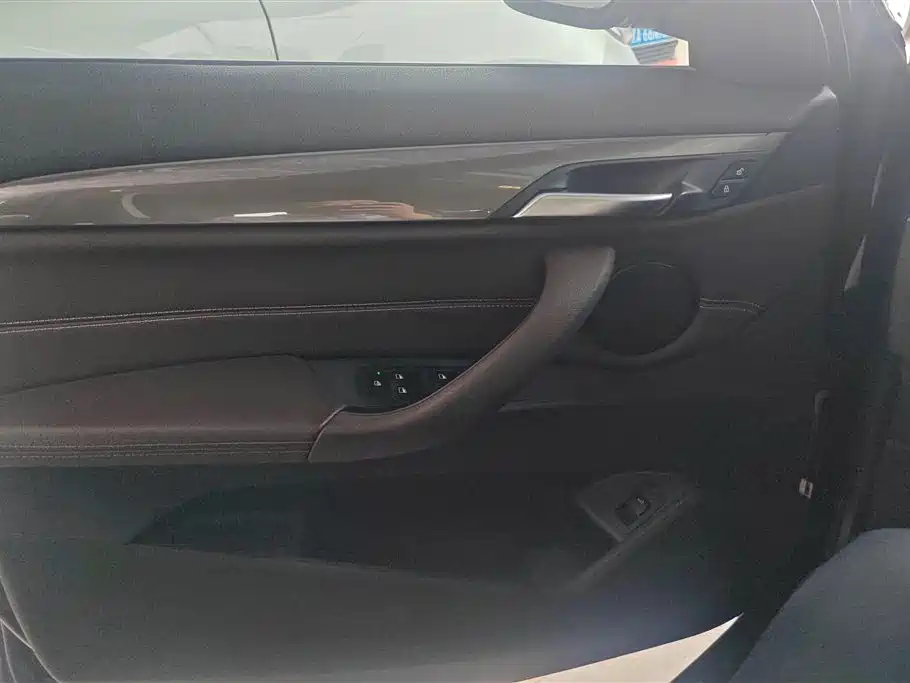BMW X1 2019 sDrive18Li Premium Model фото 7