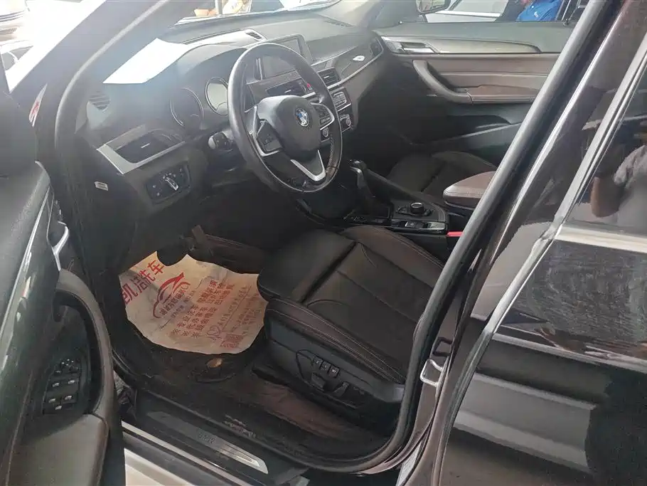 BMW X1 2019 sDrive18Li Premium Model фото 9