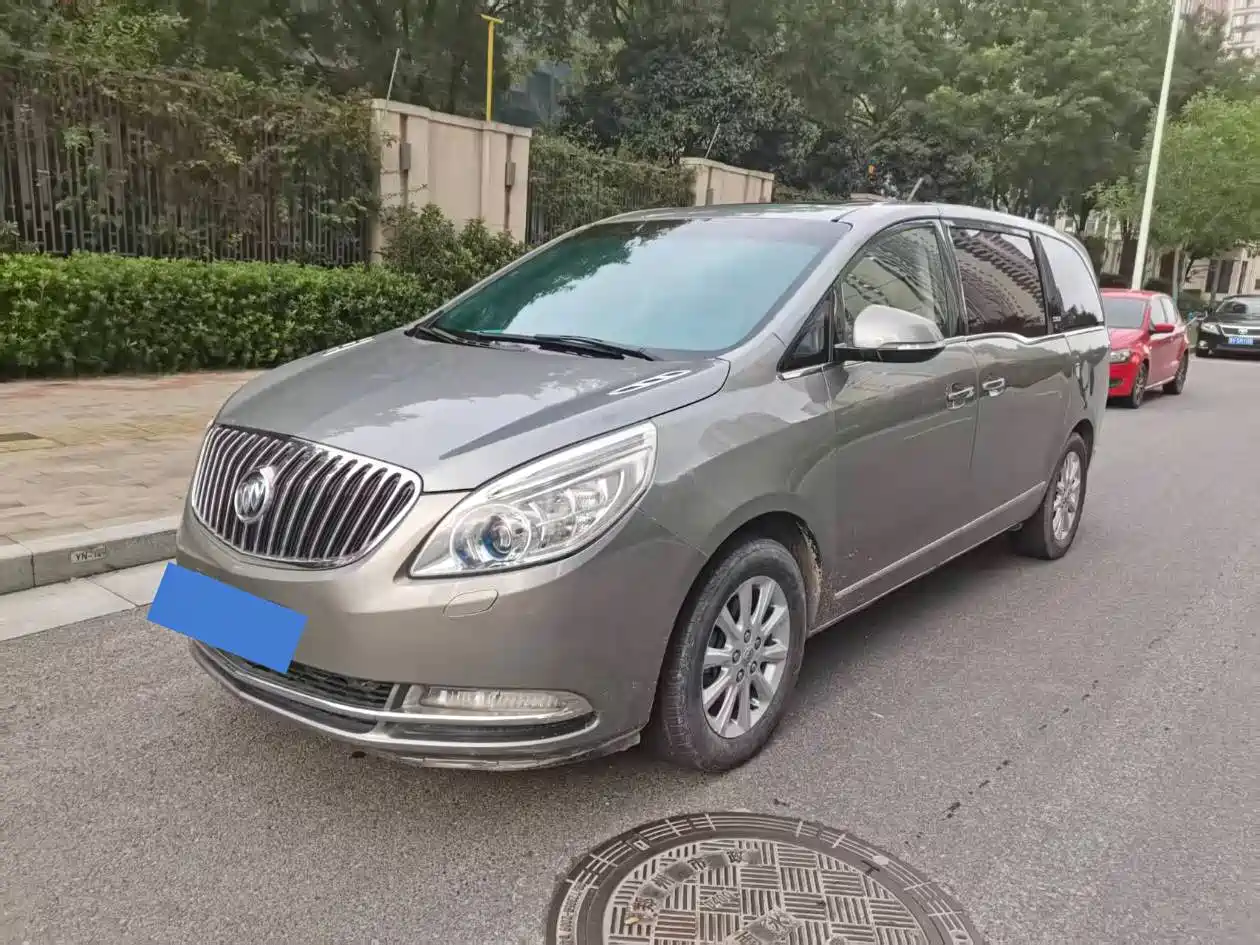 Photo 2 - Buick GL8