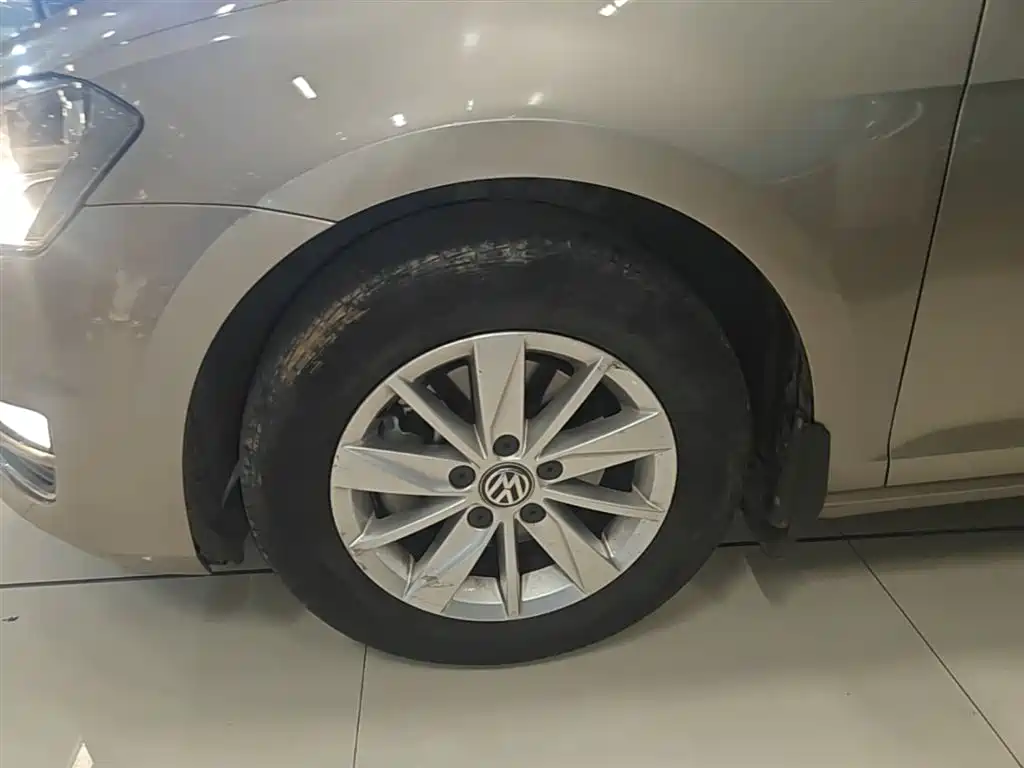 Volkswagen Golf 2016 1.6L Automatic Fashion фото 23