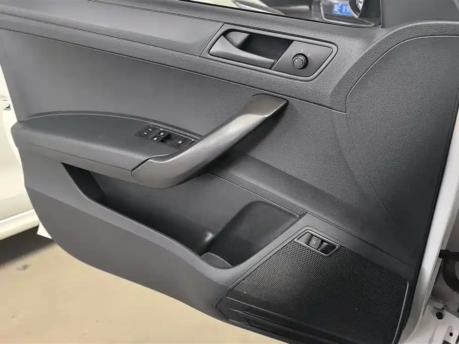 Volkswagen Santana 2016 1.6L Manual Trend Edition фото 7