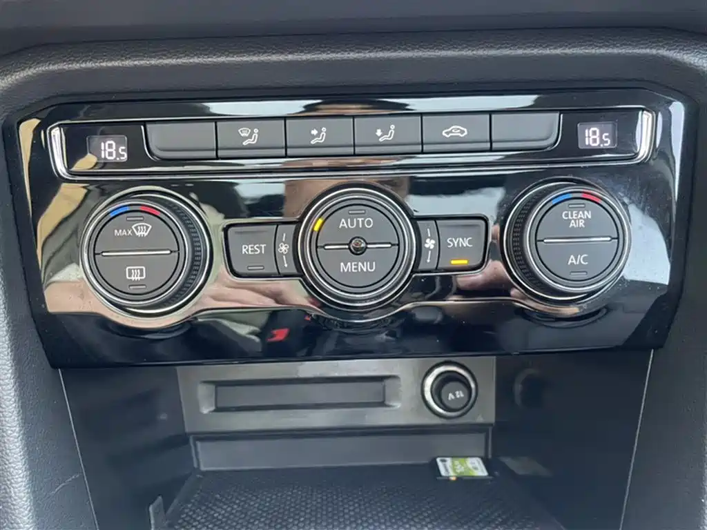 Volkswagen Tiguan L 2019 330TSI Automatic 2WD Panorama Comfort Edition China VI фото 12